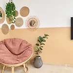 Casa Lena Town House With Pool 펜션 네르하